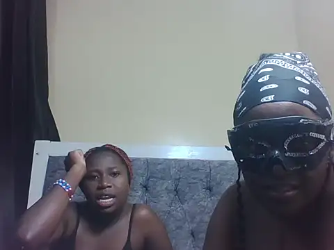 Pokazy przed kamerką – Horny_ebonies