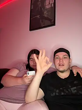 laraundTyler2008 – Naživo chatovacia miestnosť