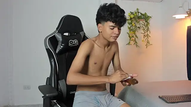 jacob_cum23 Adlı Modelin Web Kamerası Şovu
