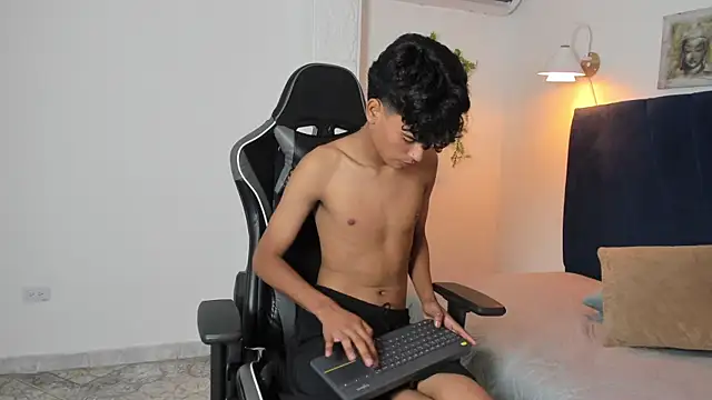 jacob_cum23 Adlı Modelin Web Kamerası Şovu