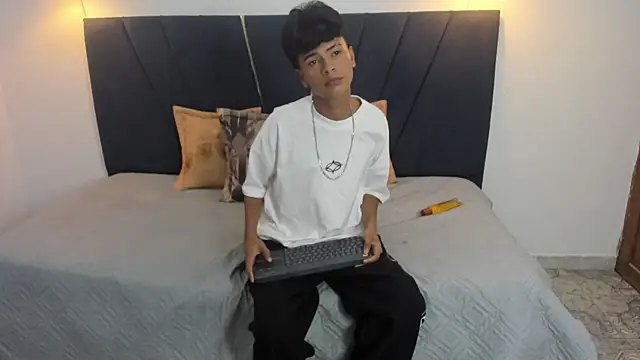 jacob_cum23 ওয়েবক্যাম শো