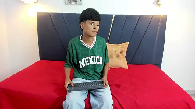 Pokazy przed kamerką – jacob_cum23