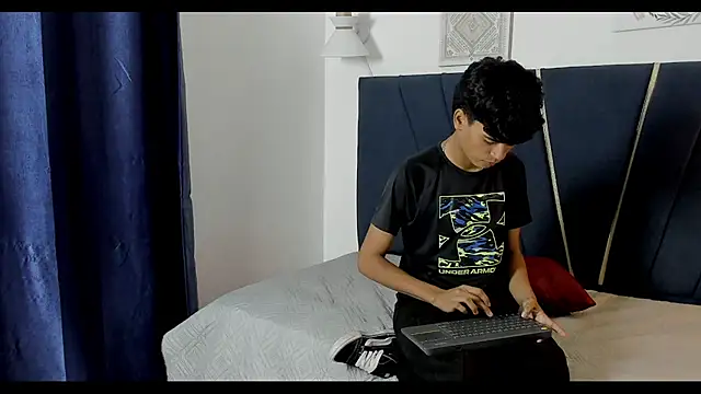 jacob_cum23 网络视讯表演