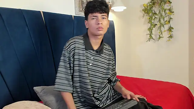 jacob_cum23 网络视讯表演