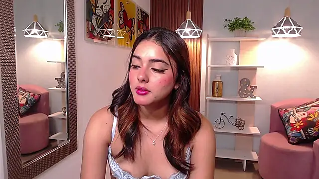 _Lucy_Grey_ Adlı Modelin Canlı XXX Sohbeti