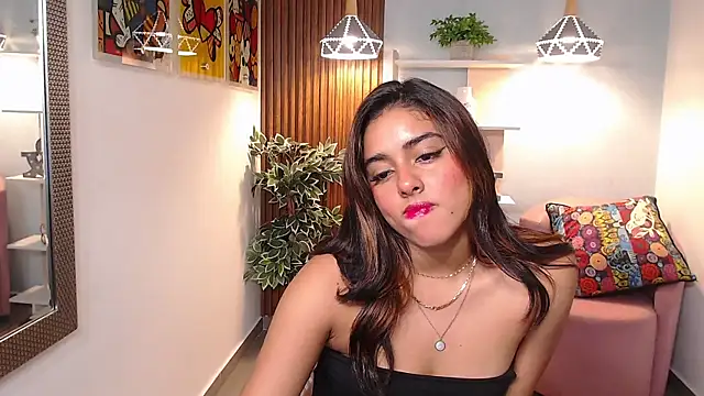 _Lucy_Grey_ Adlı Modelin Canlı XXX Sohbeti