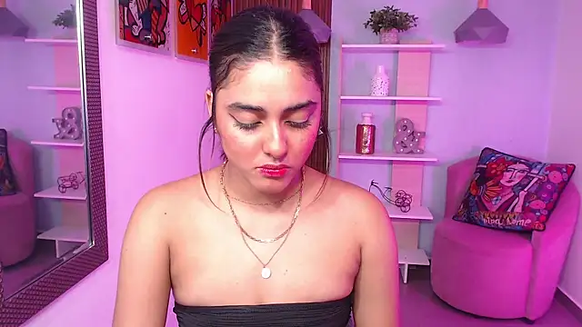 _Lucy_Grey_ Adlı Modelin Canlı XXX Sohbeti