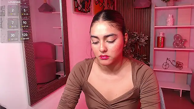 _Lucy_Grey_ Adlı Modelin Canlı XXX Sohbeti