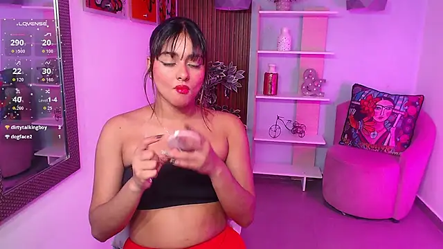 _Lucy_Grey_ Adlı Modelin Canlı XXX Sohbeti