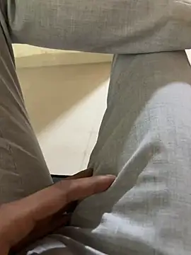 Bombay_boy Show in webcam