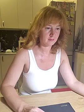 AnissaDolll élő XXX-chatje