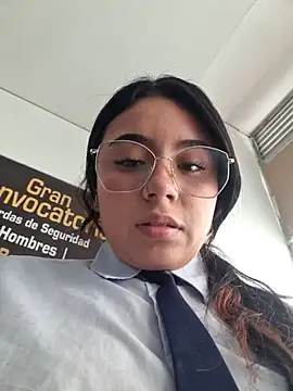 Angela__05: διαδικτυακό σόου στην κάμερα