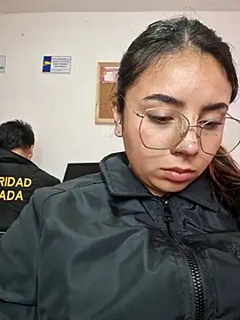 Angela__05 Adlı Modelin Canlı XXX Sohbeti