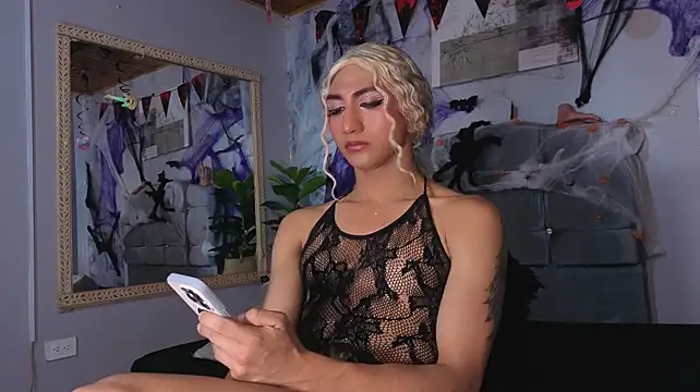 Cloee_cameron Show in webcam