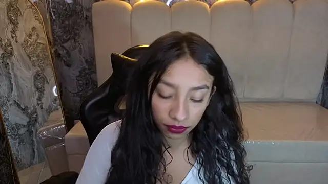 Adarasuri_v's Live XXX Chat
