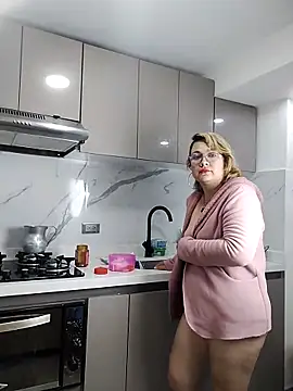AnyaLuxx Adlı Modelin Canlı XXX Sohbeti