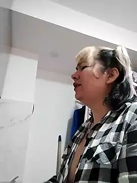 AnyaLuxx's Live XXX Chat