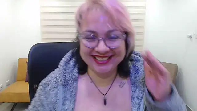 AnyaLuxx's Live XXX Chat