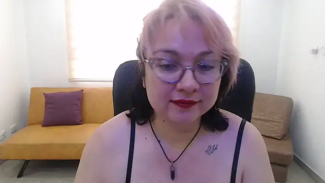 Chat XXX en directo de AnyaLuxx