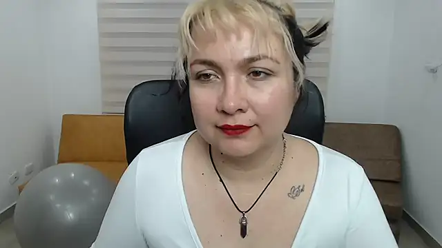 AnyaLuxx Live XXX-Chat