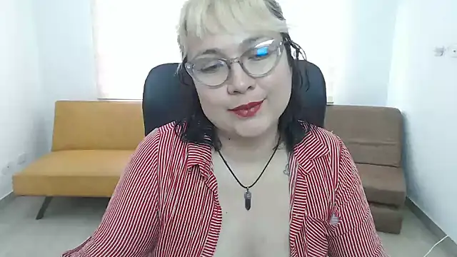 AnyaLuxx Live XXX Chat