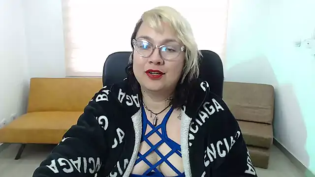 دردشة AnyaLuxx الجنسية المباشرة