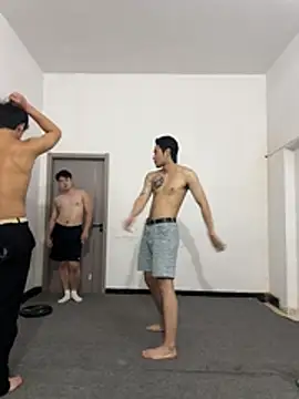 Mrwangjjkk: διαδικτυακό σόου στην κάμερα