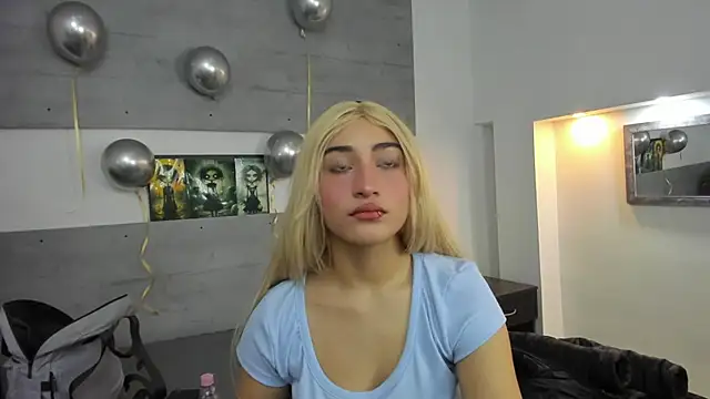 Nina-Mars Pertunjukan Webcam