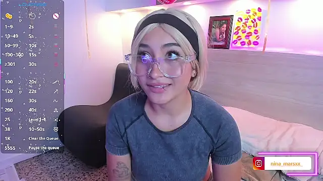 Nina-Mars Chat XXX in diretta