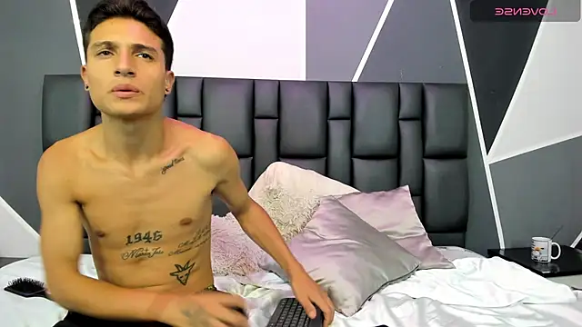 ChloeAndMax webcam show