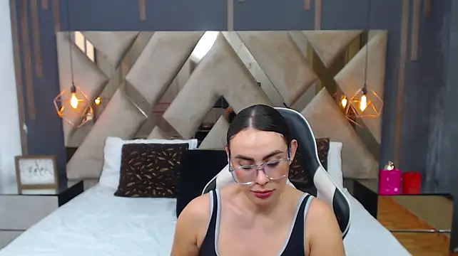 MartinaaFit Adlı Modelin Canlı XXX Sohbeti