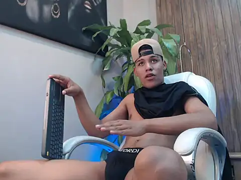 Show modela Colby_driscoll na web-kameri