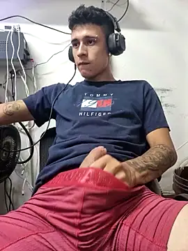 tom_latin webkamerás műsora
