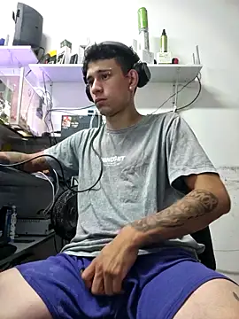 tom_latin webcam show