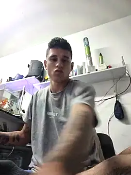 tom_latin Show in webcam