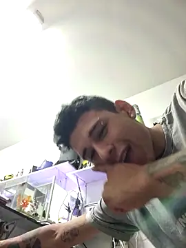 tom_latin's Webcam Show