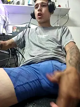 tom_latin webkamerás műsora