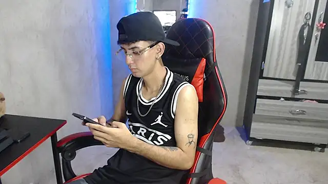 Show de garu-hot18 na webcam