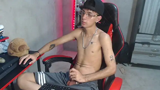 garu-hot18 – webcam-show