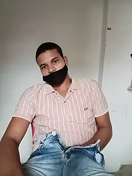 Rashi__75: διαδικτυακό σόου στην κάμερα