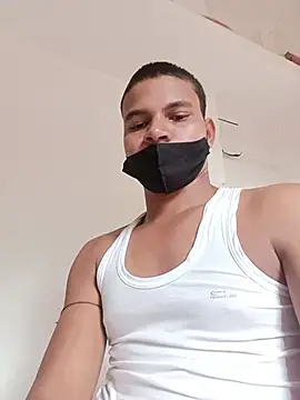 Rashi__75: διαδικτυακό σόου στην κάμερα