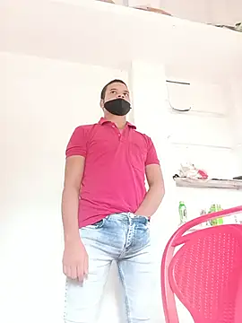 Rashi__75: διαδικτυακό σόου στην κάμερα
