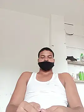 Rashi__75: διαδικτυακό σόου στην κάμερα