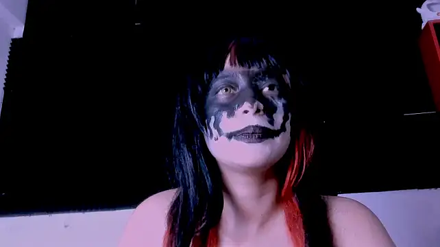AkaliD Show in webcam