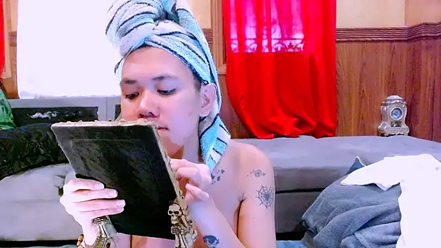empressqueen_zoe's Webcam Show
