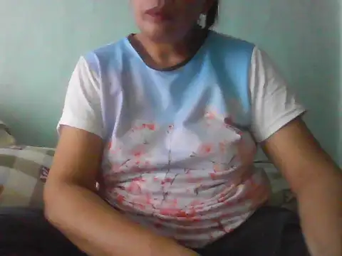 momshe2026's Webcam Show