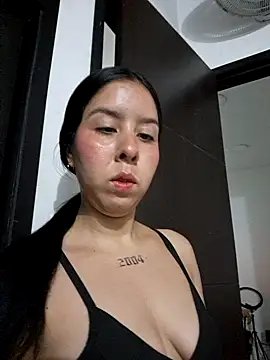 HOTANDSKINNY webcam show
