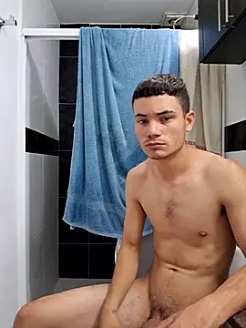 HOTANDSKINNY: διαδικτυακό σόου στην κάμερα