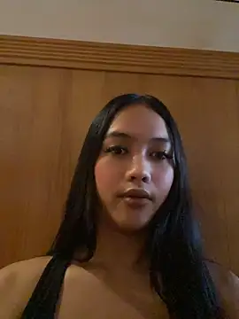 sexyasiancock_yllana Adlı Modelin Web Kamerası Şovu