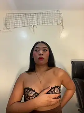 hugecock_tamira Show Webcam
